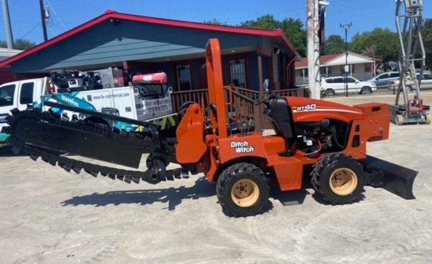 2005 DITCH WITCH RT-40 4X4 RIDE-ON TRENCHER