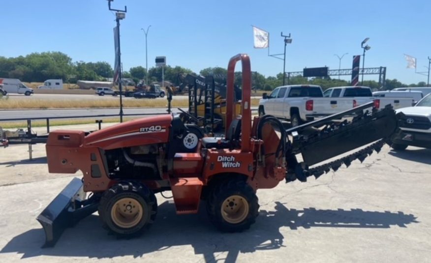 2005 DITCH WITCH RT-40 4X4 RIDE-ON TRENCHER
