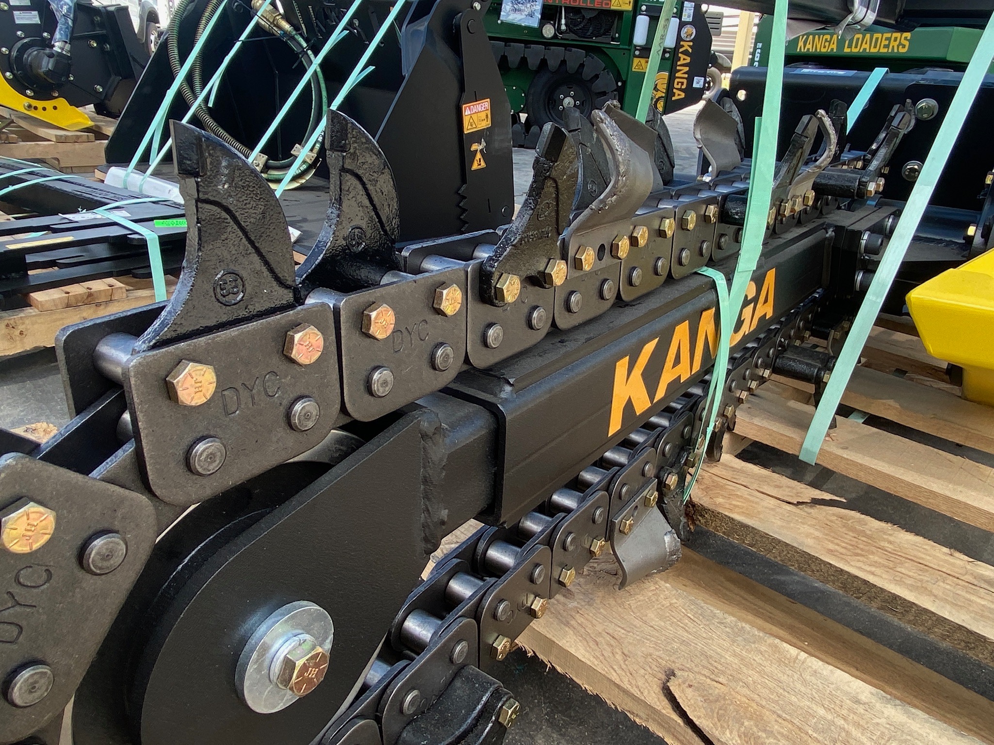 KANGA KTR /  DIGGA MINI BIG FOOT TRENCHER 8 IN COMBO CHAIN