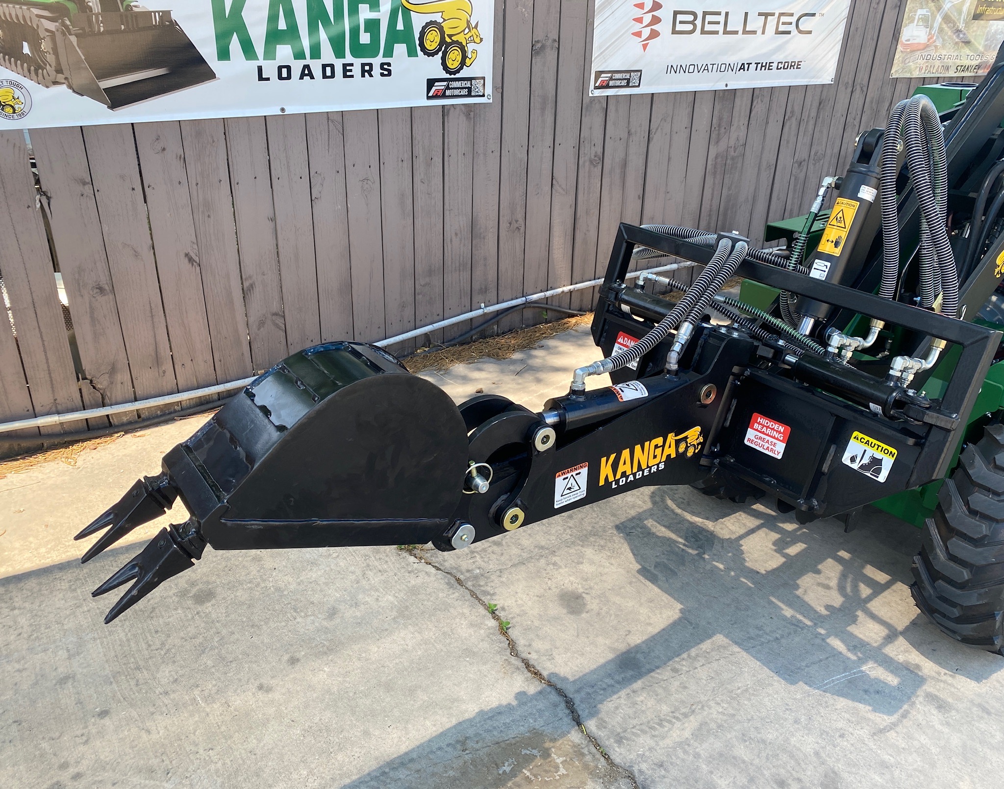 KANGA BACKHOE ATTACHMENT