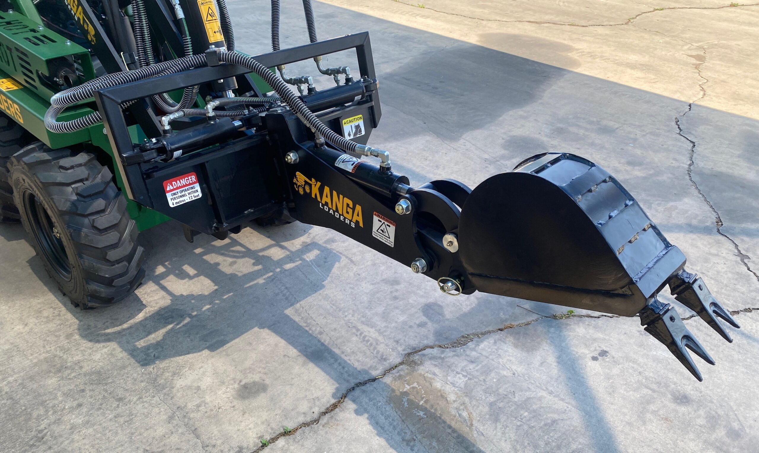 KANGA BACKHOE ATTACHMENT