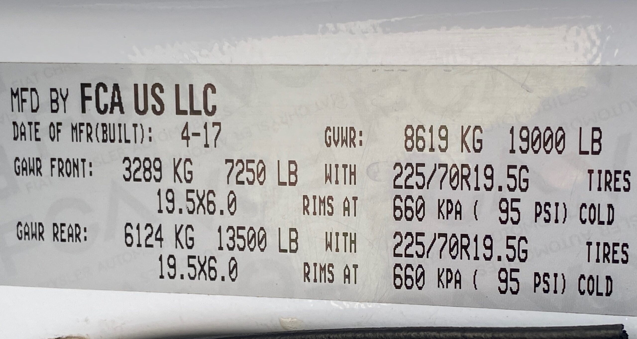 RAM 5500 CREW CAB 4X4 DUMP TRUCK __ NEW DUMP BED ! __ LOW MILES  !