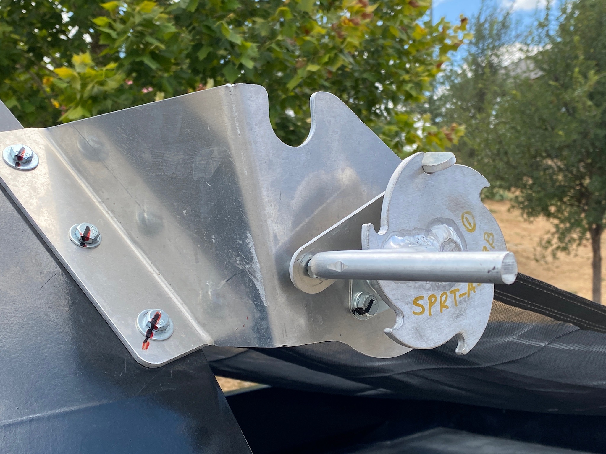 RAM 5500 CREW CAB 4X4 DUMP TRUCK __ NEW DUMP BED ! __ LOW MILES  !