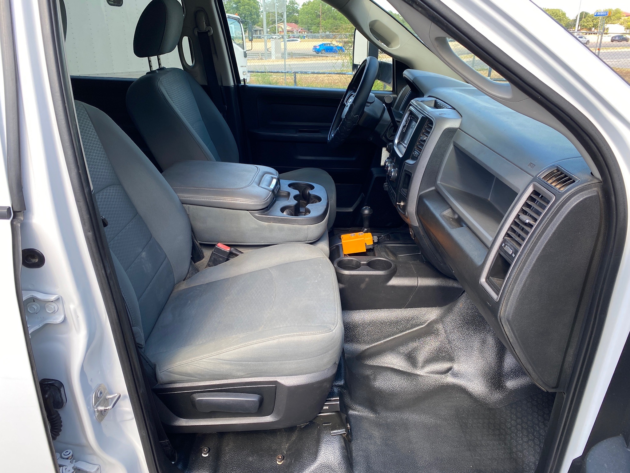 RAM 5500 CREW CAB 4X4 DUMP TRUCK __ NEW DUMP BED ! __ LOW MILES  !