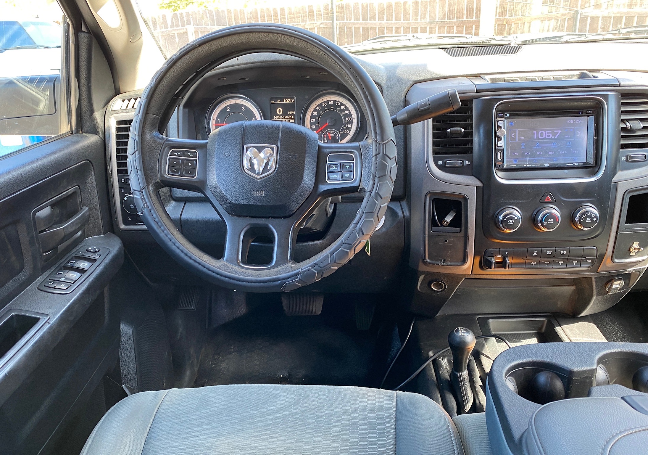 RAM 5500 CREW CAB 4X4 DUMP TRUCK __ NEW DUMP BED ! __ LOW MILES  !