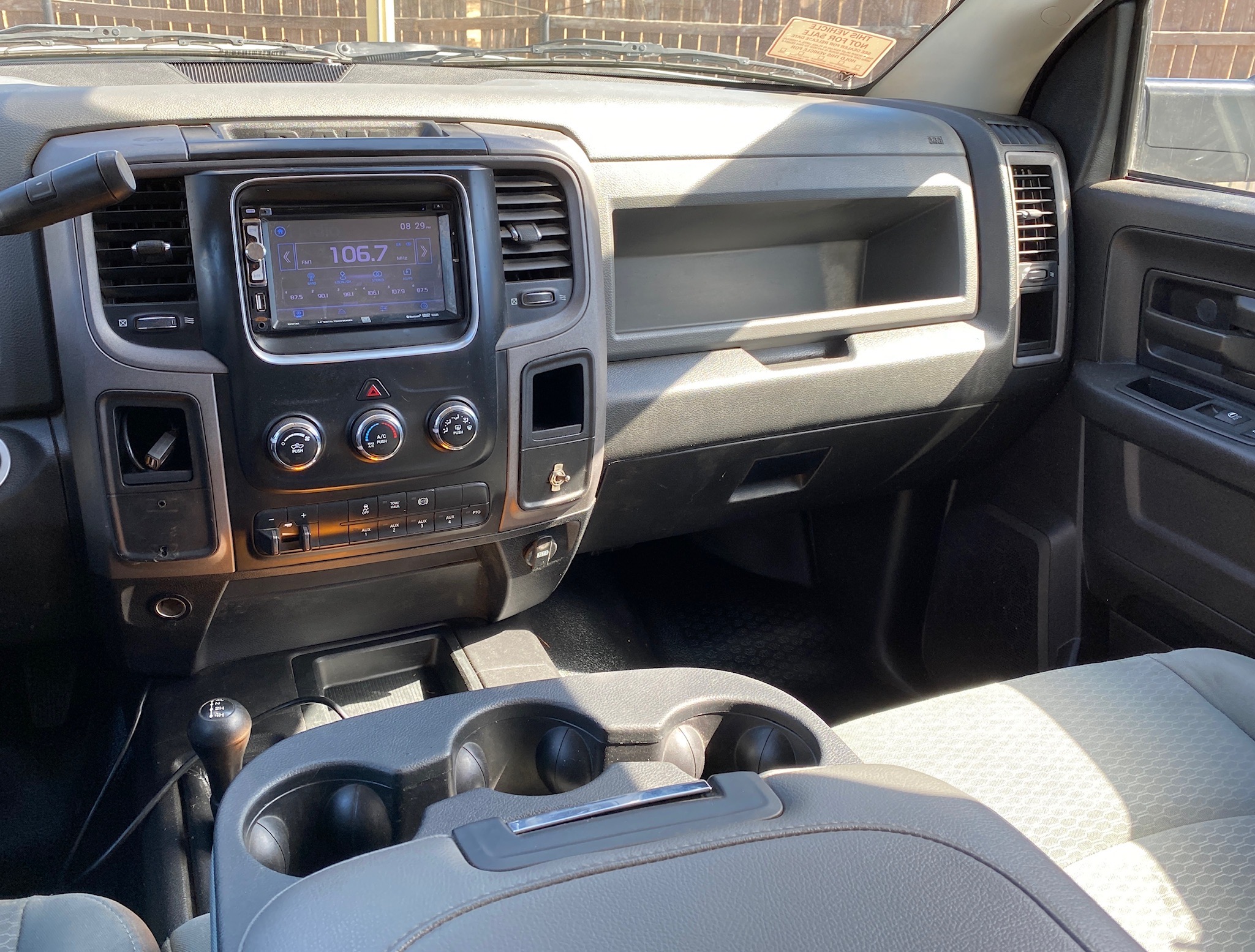 RAM 5500 CREW CAB 4X4 DUMP TRUCK __ NEW DUMP BED ! __ LOW MILES  !