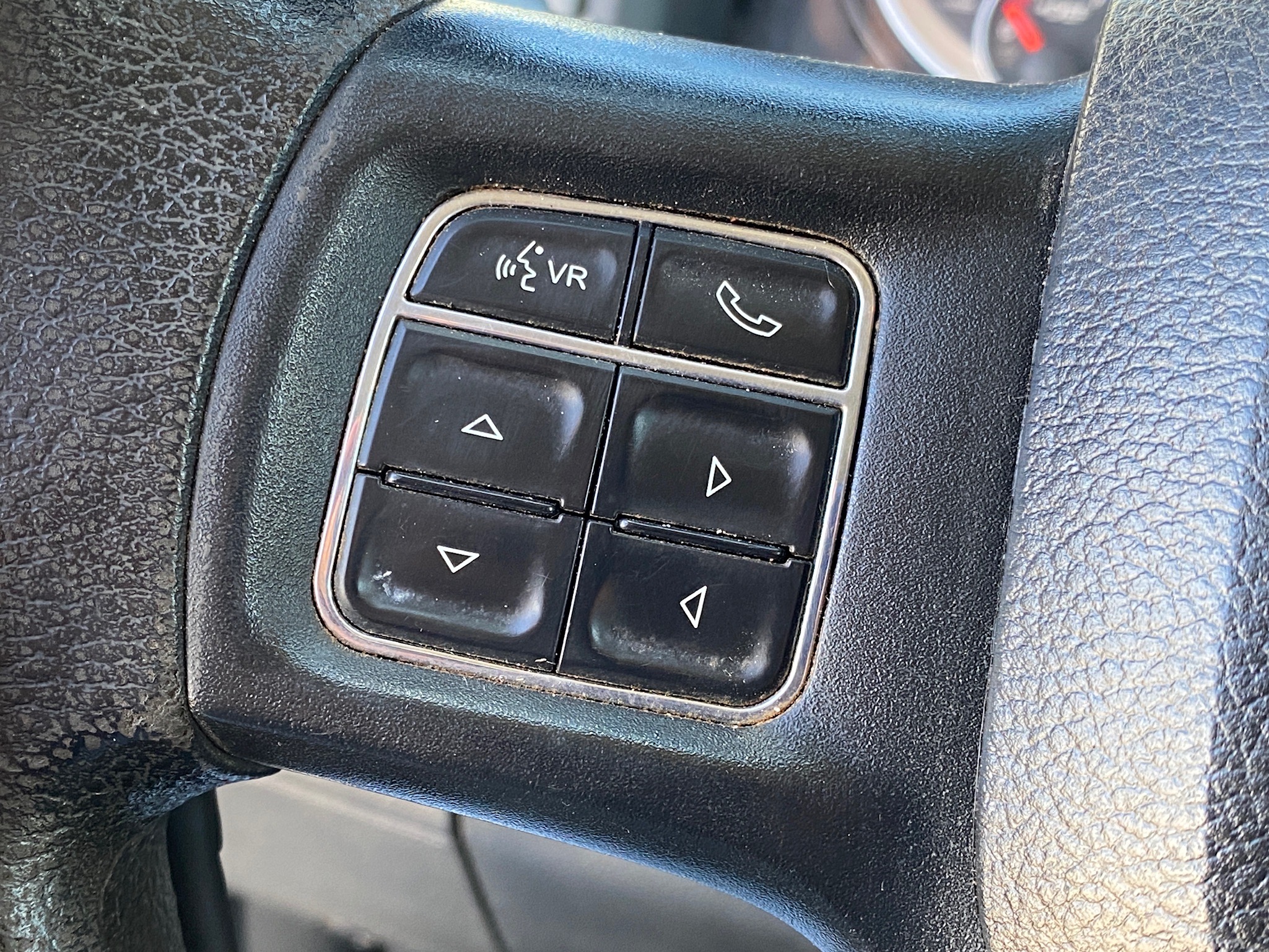 RAM 5500 CREW CAB 4X4 DUMP TRUCK __ NEW DUMP BED ! __ LOW MILES  !