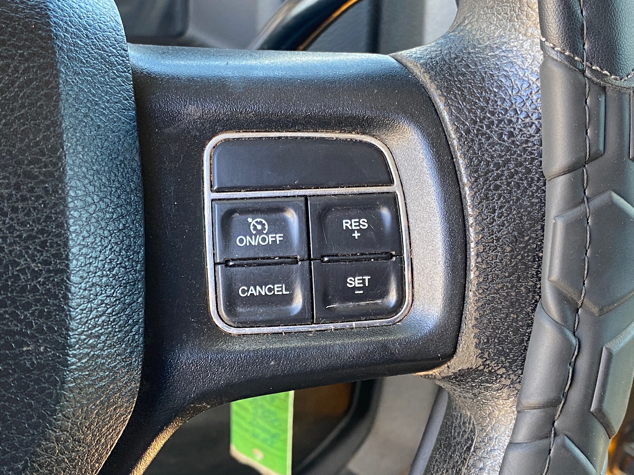 RAM 5500 CREW CAB 4X4 DUMP TRUCK __ NEW DUMP BED ! __ LOW MILES  !