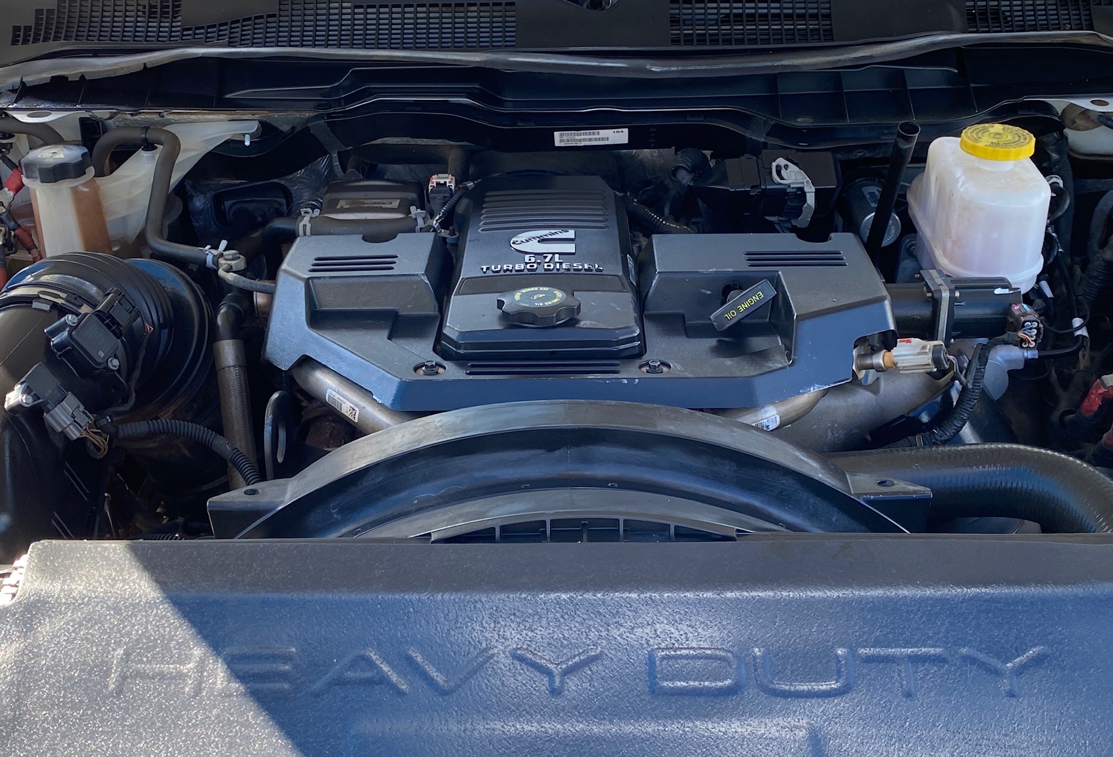 RAM 5500 CREW CAB 4X4 DUMP TRUCK __ NEW DUMP BED ! __ LOW MILES  !