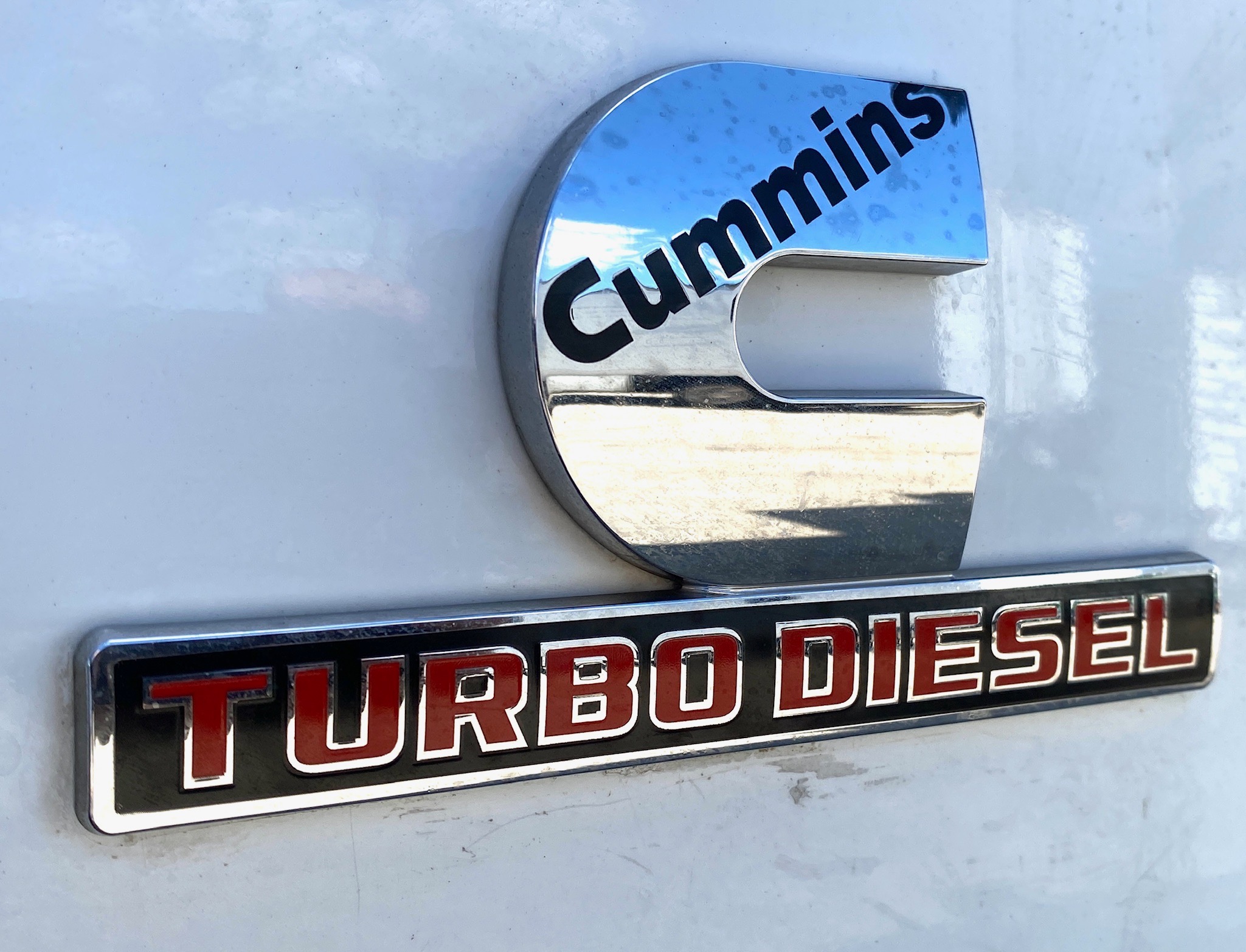 RAM 5500 CREW CAB 4X4 DUMP TRUCK __ NEW DUMP BED ! __ LOW MILES  !