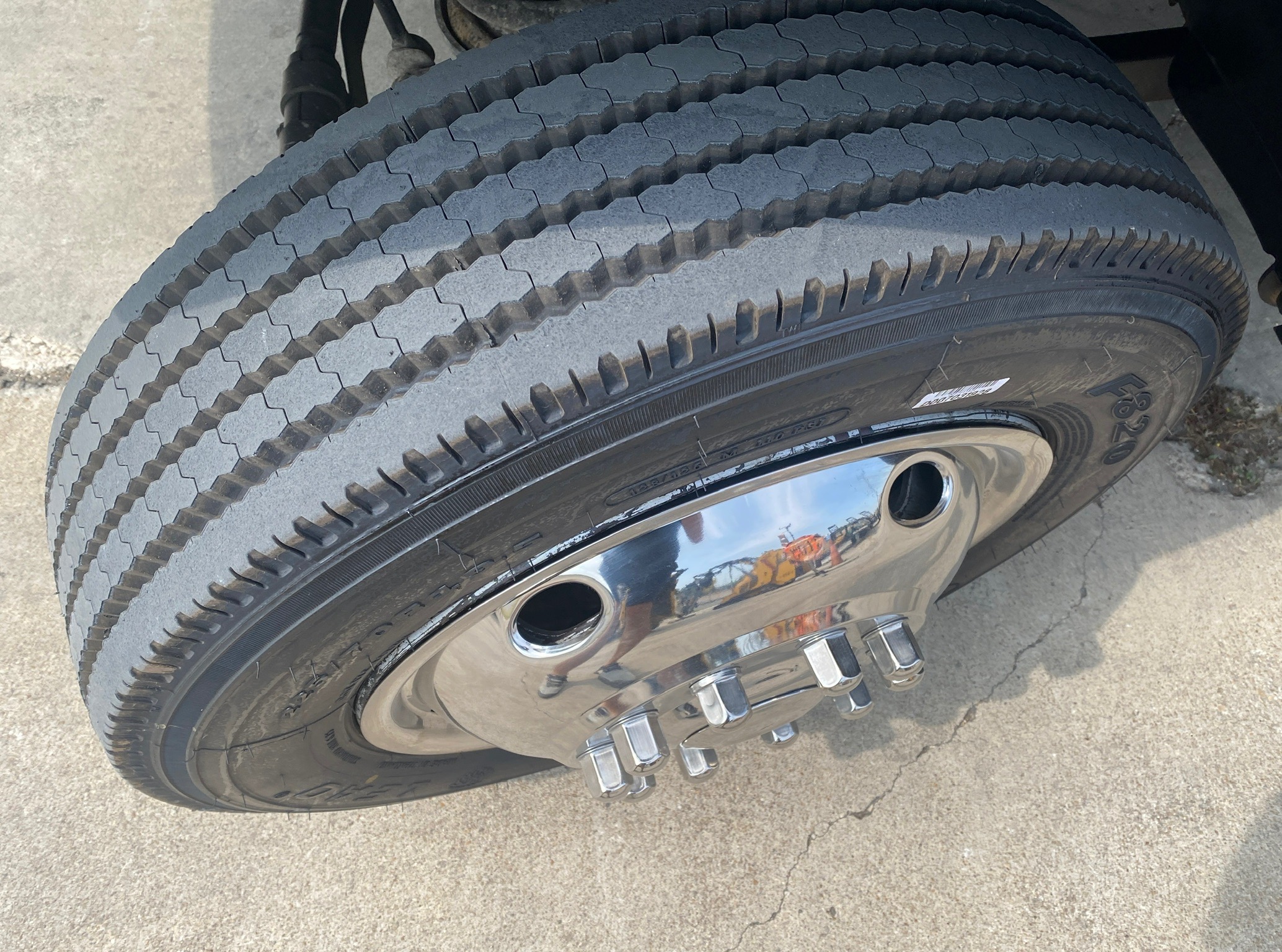 RAM 5500 CREW CAB 4X4 DUMP TRUCK __ NEW DUMP BED ! __ LOW MILES  !