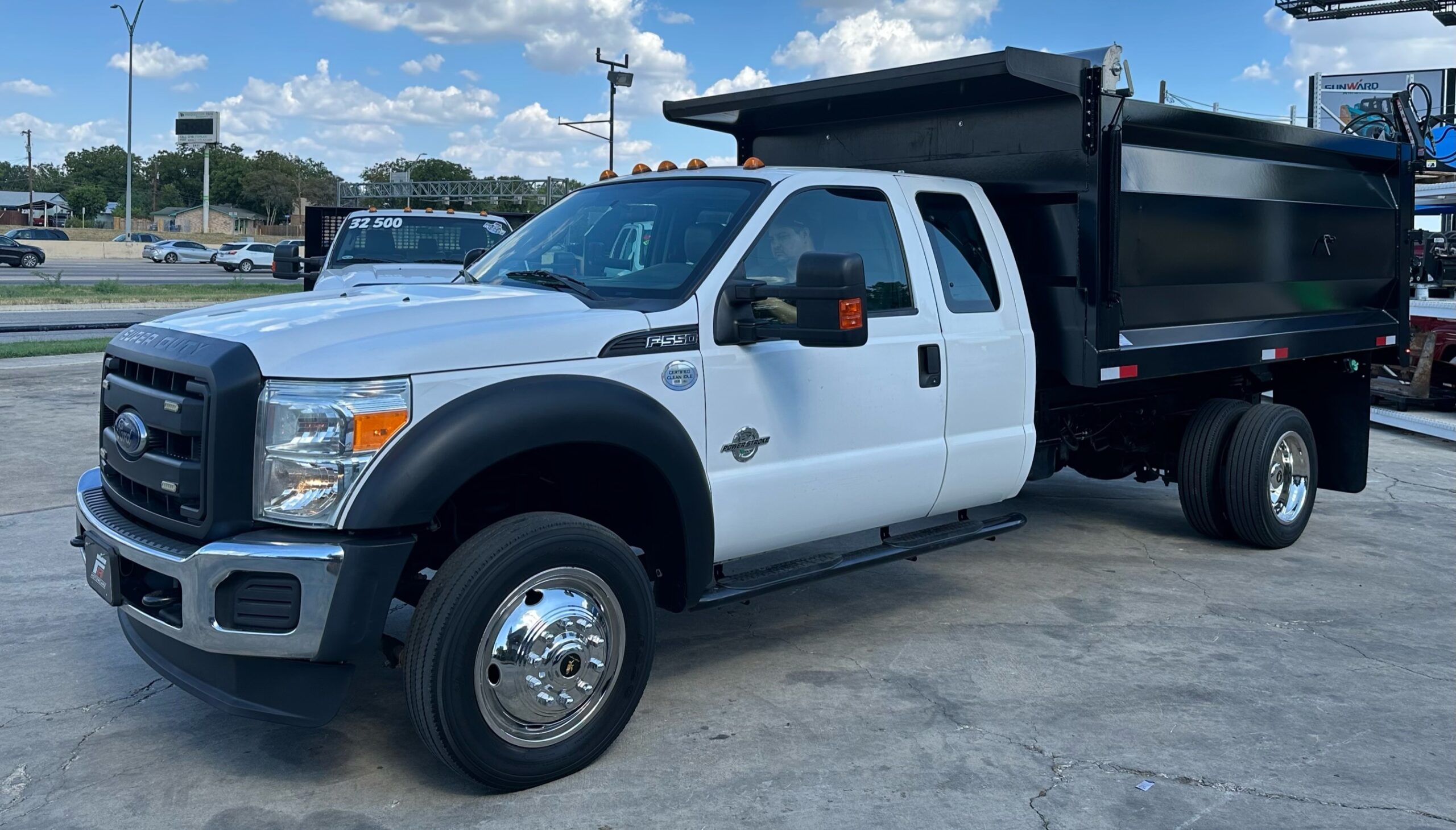 2016 FORD F-550 SUPER CAB 4-DOOR  ___  NEW LANDSCAPE DUMP BED ! __ 1-OWNER TRUCK !