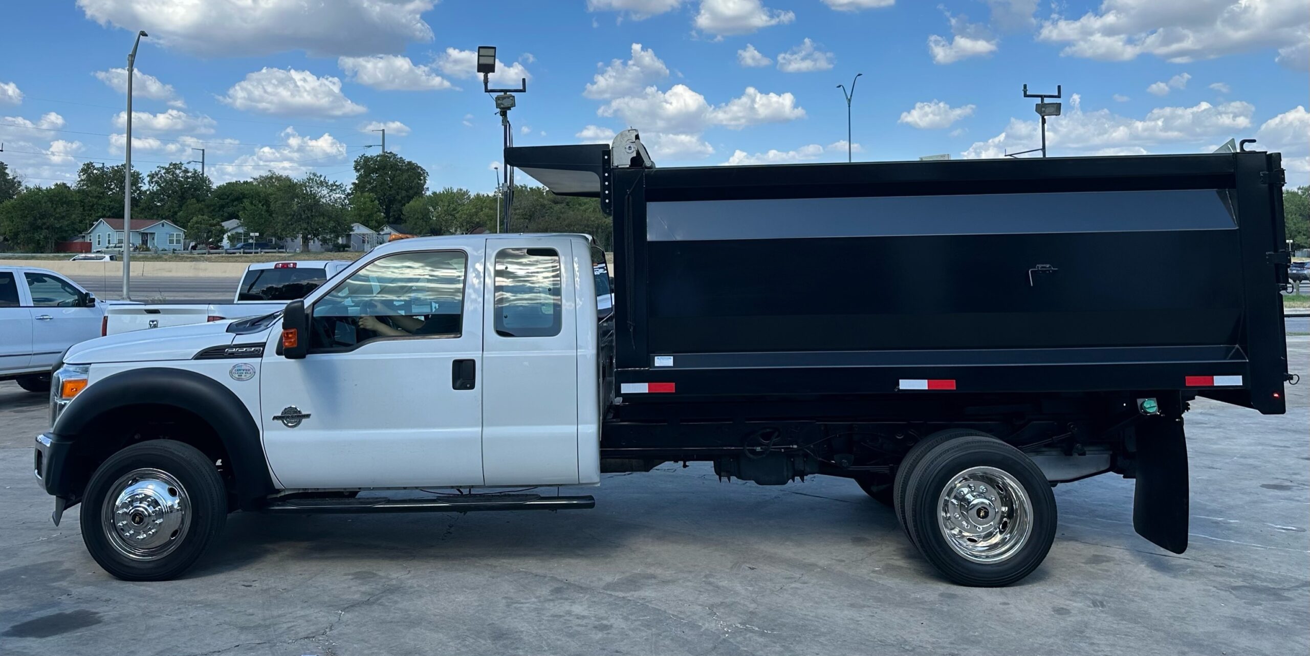 2016 FORD F-550 SUPER CAB 4-DOOR  ___  NEW LANDSCAPE DUMP BED ! __ 1-OWNER TRUCK !