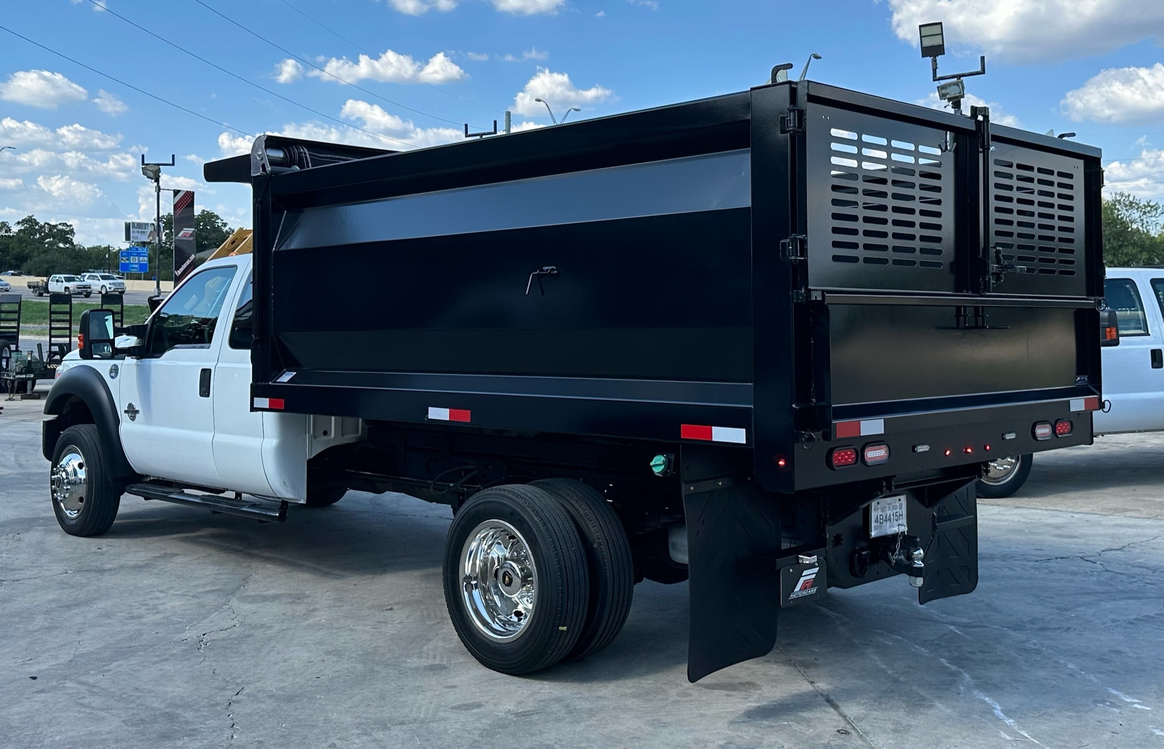 2016 FORD F-550 SUPER CAB 4-DOOR  ___  NEW LANDSCAPE DUMP BED ! __ 1-OWNER TRUCK !