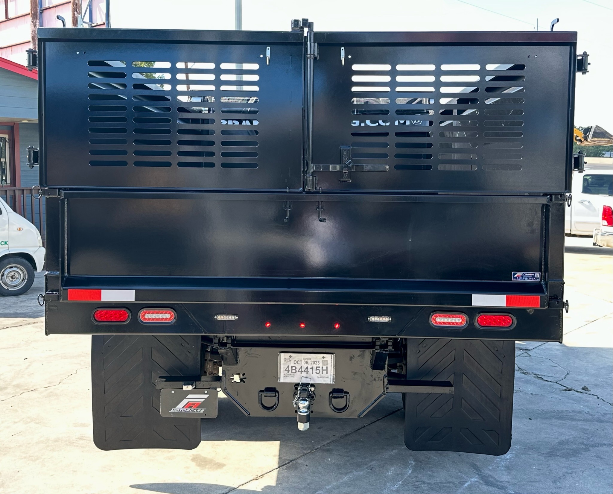 2016 FORD F-550 SUPER CAB 4-DOOR  ___  NEW LANDSCAPE DUMP BED ! __ 1-OWNER TRUCK !