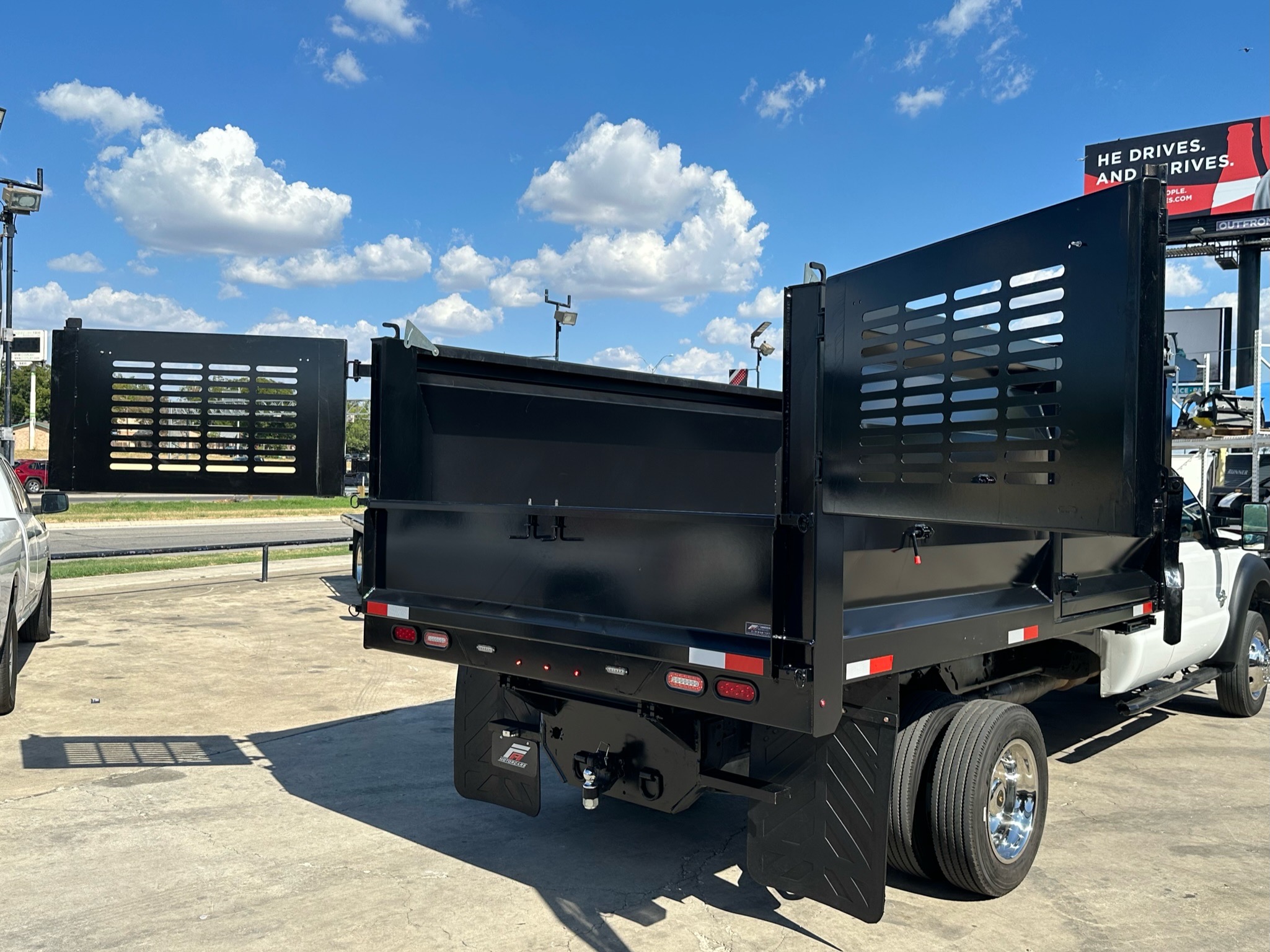 2016 FORD F-550 SUPER CAB 4-DOOR  ___  NEW LANDSCAPE DUMP BED ! __ 1-OWNER TRUCK !