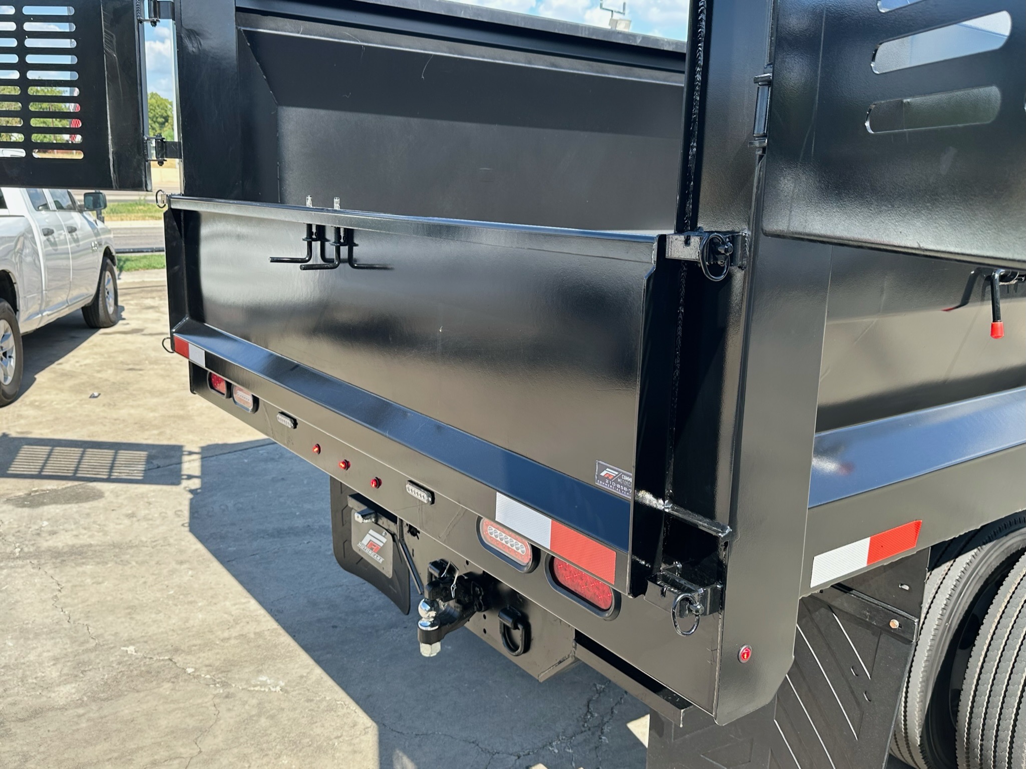 2016 FORD F-550 SUPER CAB 4-DOOR  ___  NEW LANDSCAPE DUMP BED ! __ 1-OWNER TRUCK !