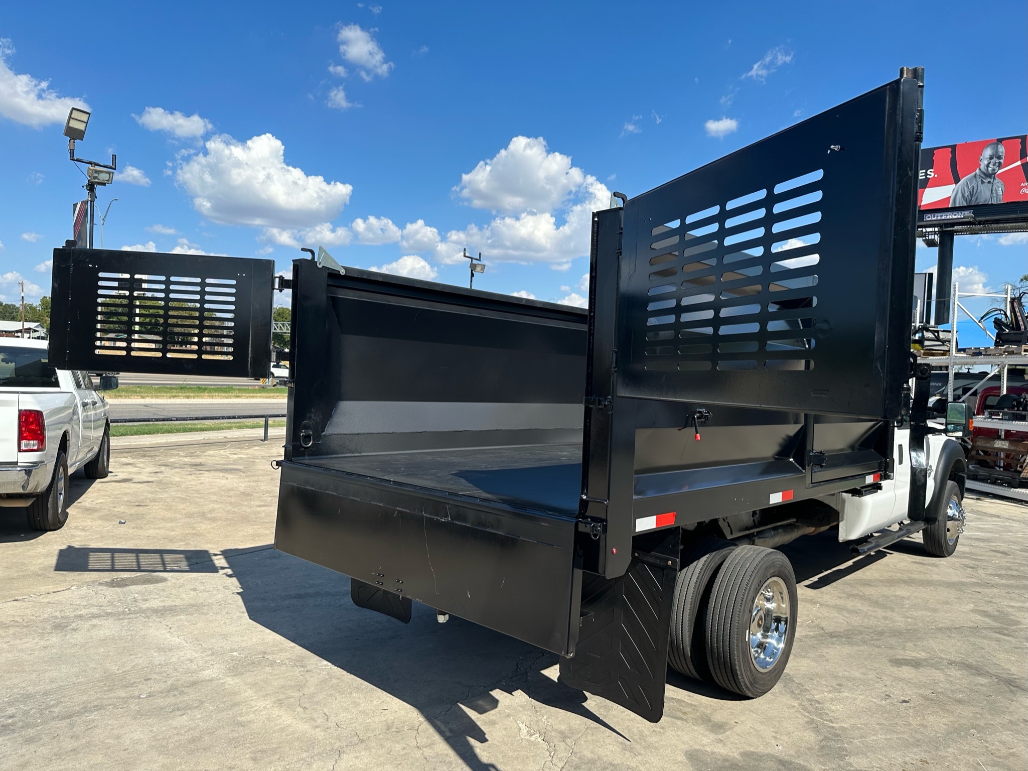 2016 FORD F-550 SUPER CAB 4-DOOR  ___  NEW LANDSCAPE DUMP BED ! __ 1-OWNER TRUCK !