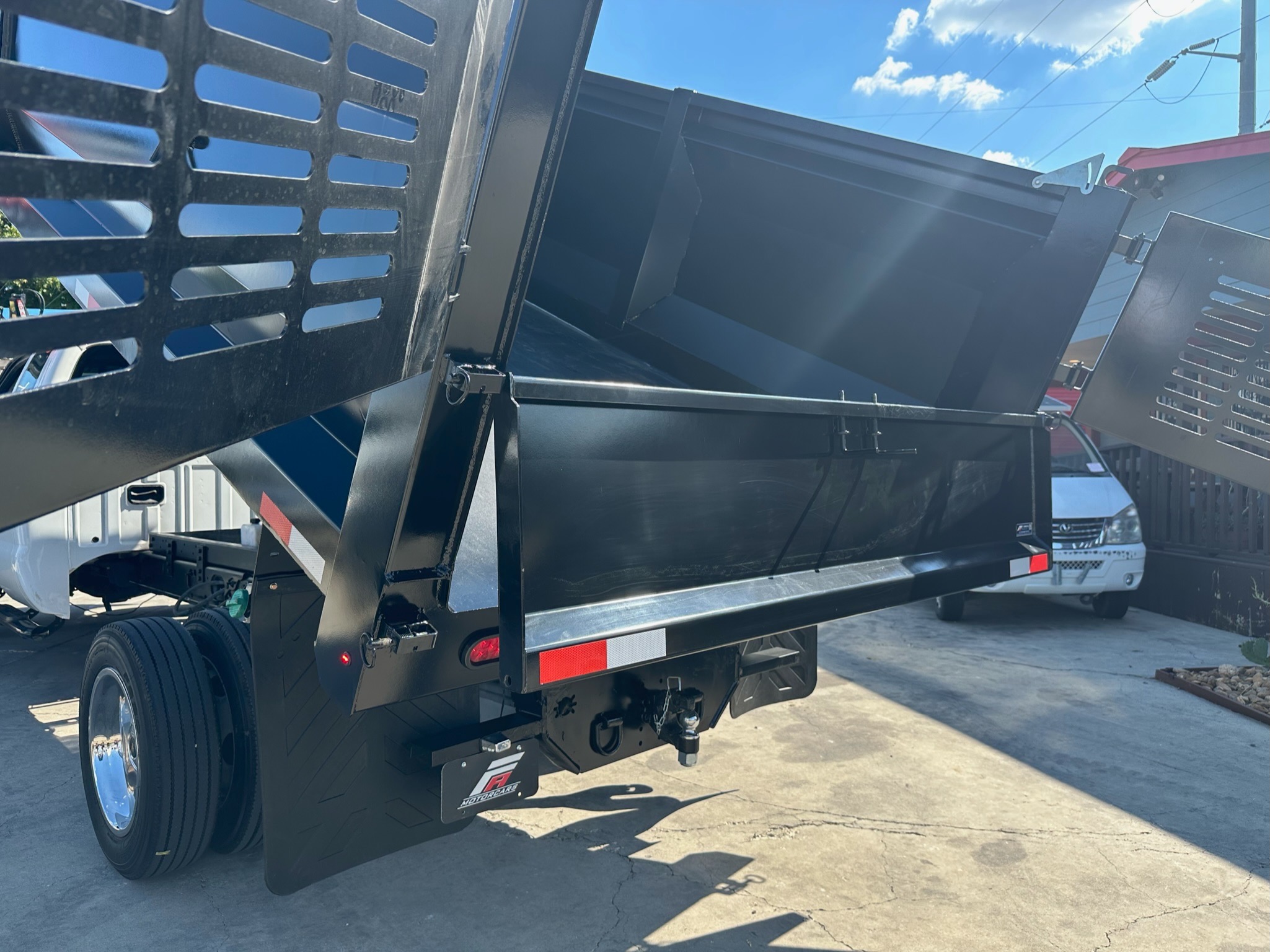 2016 FORD F-550 SUPER CAB 4-DOOR  ___  NEW LANDSCAPE DUMP BED ! __ 1-OWNER TRUCK !