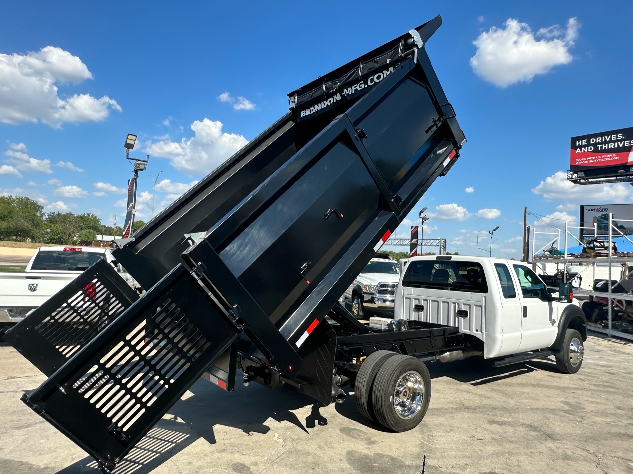 2016 FORD F-550 SUPER CAB 4-DOOR  ___  NEW LANDSCAPE DUMP BED ! __ 1-OWNER TRUCK !