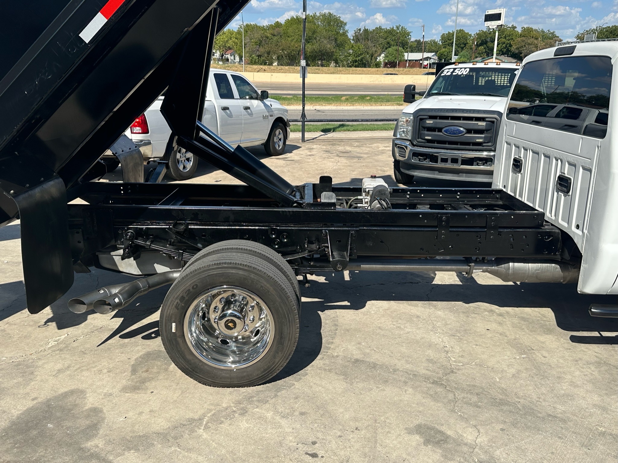 2016 FORD F-550 SUPER CAB 4-DOOR  ___  NEW LANDSCAPE DUMP BED ! __ 1-OWNER TRUCK !