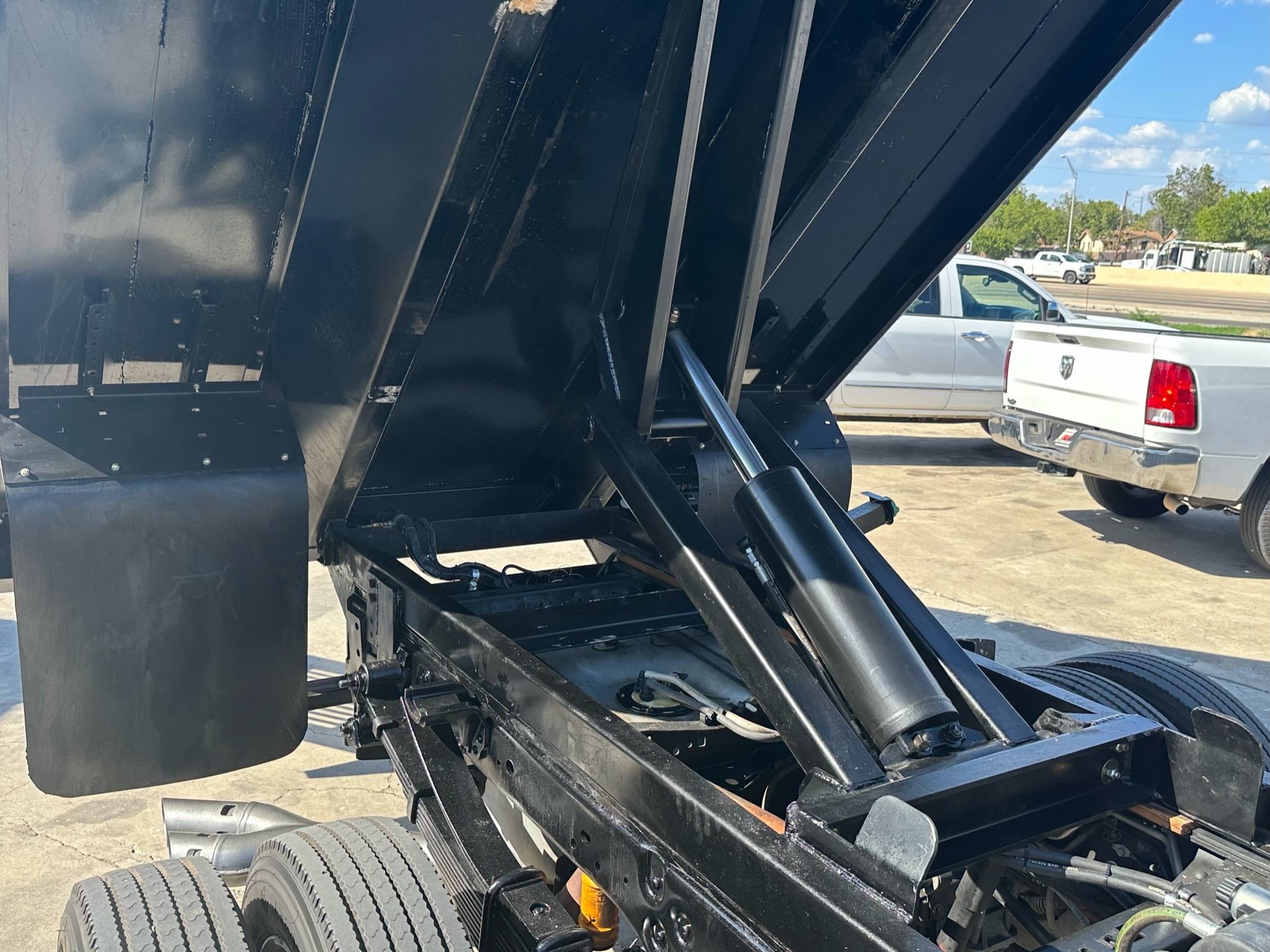 2016 FORD F-550 SUPER CAB 4-DOOR  ___  NEW LANDSCAPE DUMP BED ! __ 1-OWNER TRUCK !