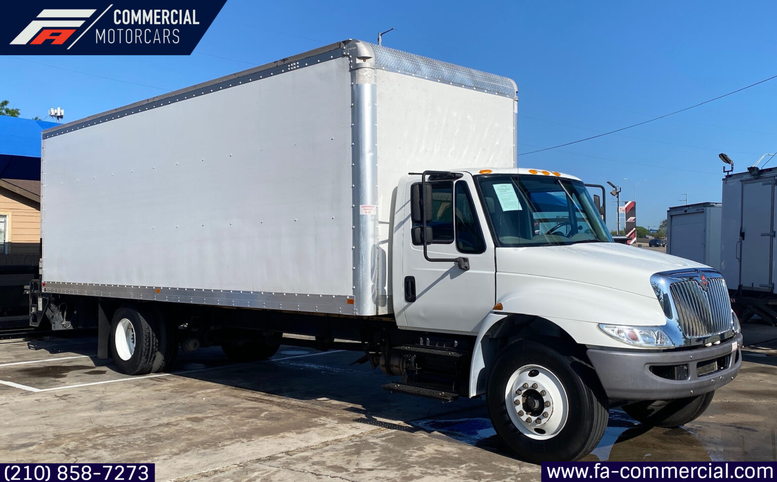 2018 International 4300 26ft Box truck